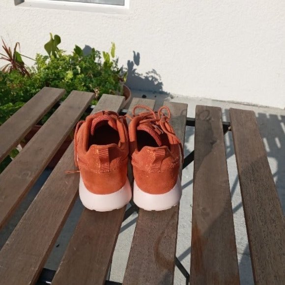 Nike Roshe One Premium Metallic Tawny 7 - Picture 6 of 8